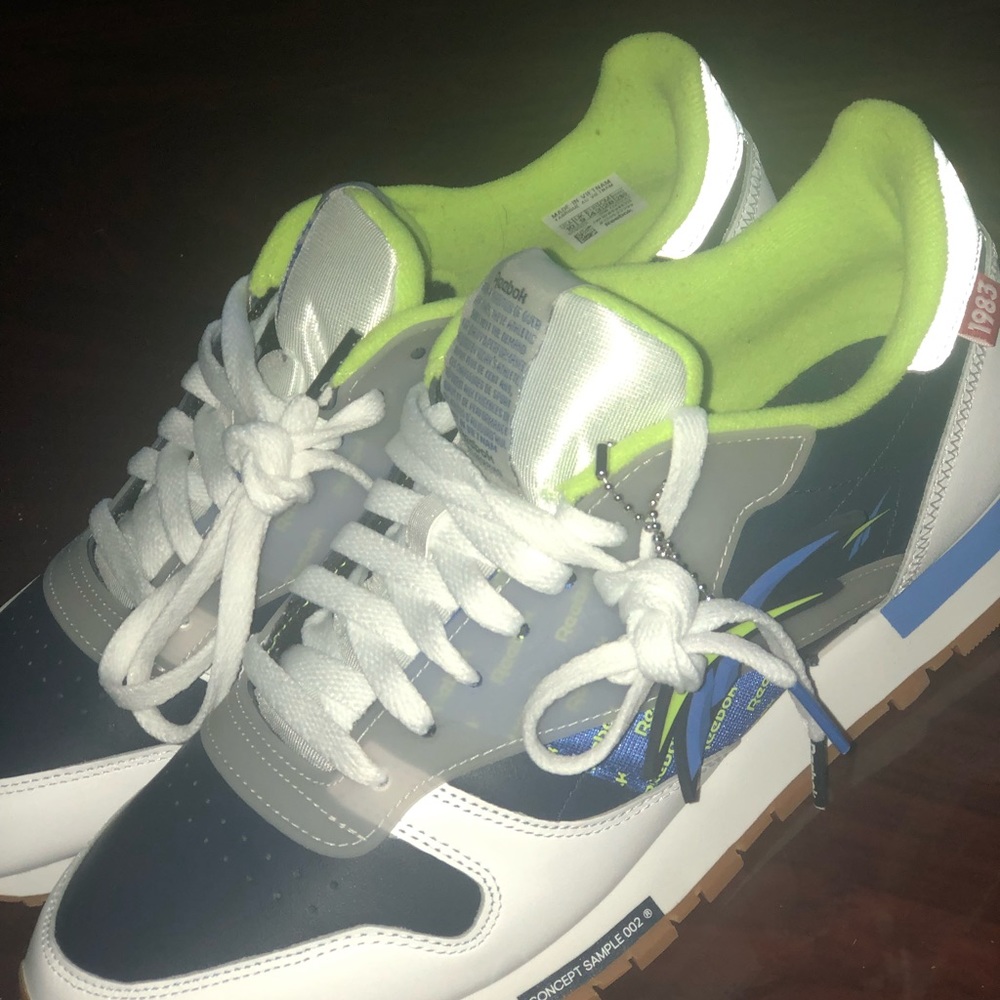 Brand new Reebok sneakers - Picture 2 of 3